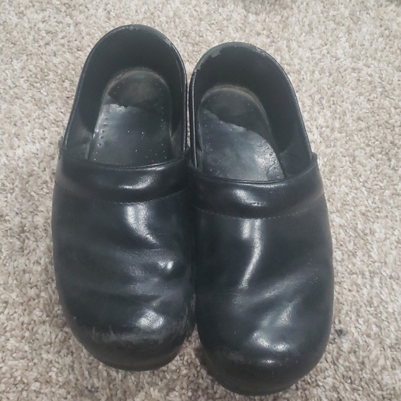 Dansko Shoes - Dansko womens size 40 clogs,  broken in
